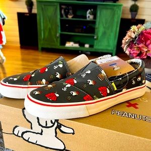 Peanuts x Toms slip-ons